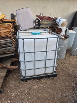 275 gallon tote with valve