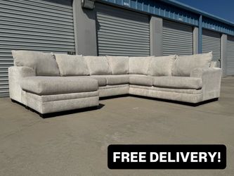 FREE DELIVERY || Living Spaces 2Pc Sectional Couch