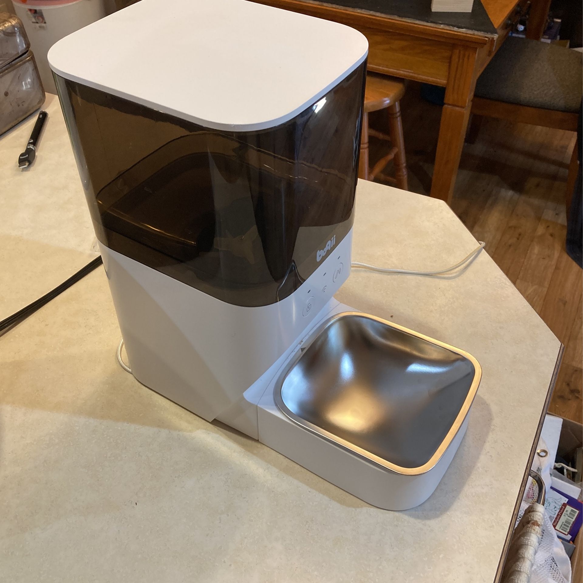 Brand New Smart Automatic Pet Feeder W/ Wifi Connection 