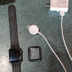Apple Watch series 3 38mm (gps only)