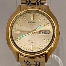 Vintage 1974 Seiko automatic watch, 37mm size case, 7.5in size wrist bracelet.