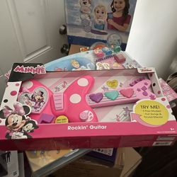 Minnie Rockin Guitar 