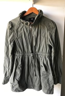 Beautiful H & M Jacket Sz Large. Excellent for casual wear.