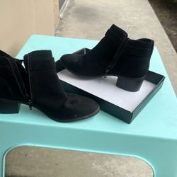 Sz 7.5 Black Zipper Boots