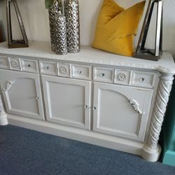 CUTE BUFFET OR TV STAND AT PICKY PINCHERS 3643 5TH AVE N ST PETE OPEN TODAY NOON TO 6 FREE DELIVERY