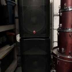 Harbinger V2215 Powered Speakers 