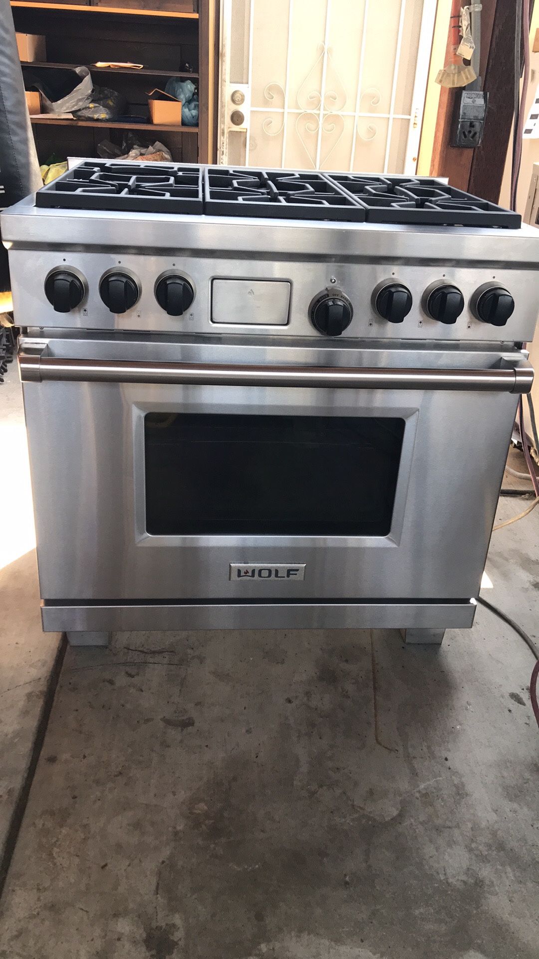 WOLF PROFESSIONAL Stove 36” DUAL
