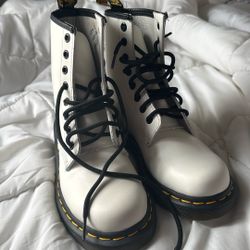 Dr Martens Boots Like New Size 6