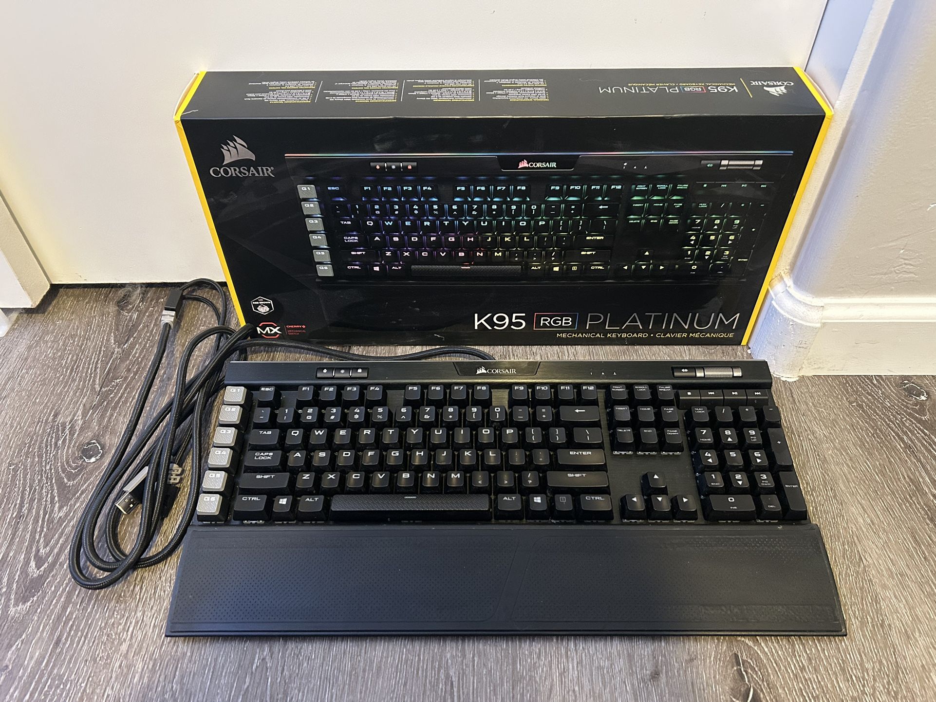 Corsair K95 RGB PLATINUM Mechanical Gaming Keyboard - Cherry MX Keys