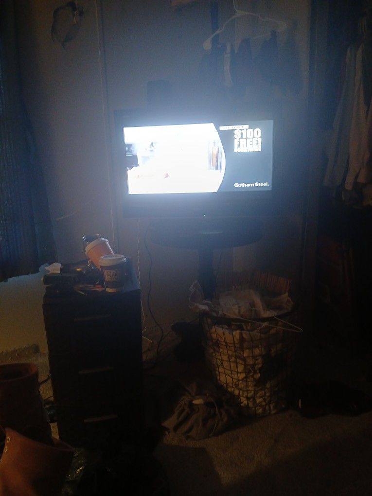 32in Sony TV With Remote $50