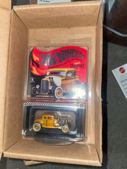 Hot Wheels Red Line Club Ford '32 1:64 Diecast Car - Gold