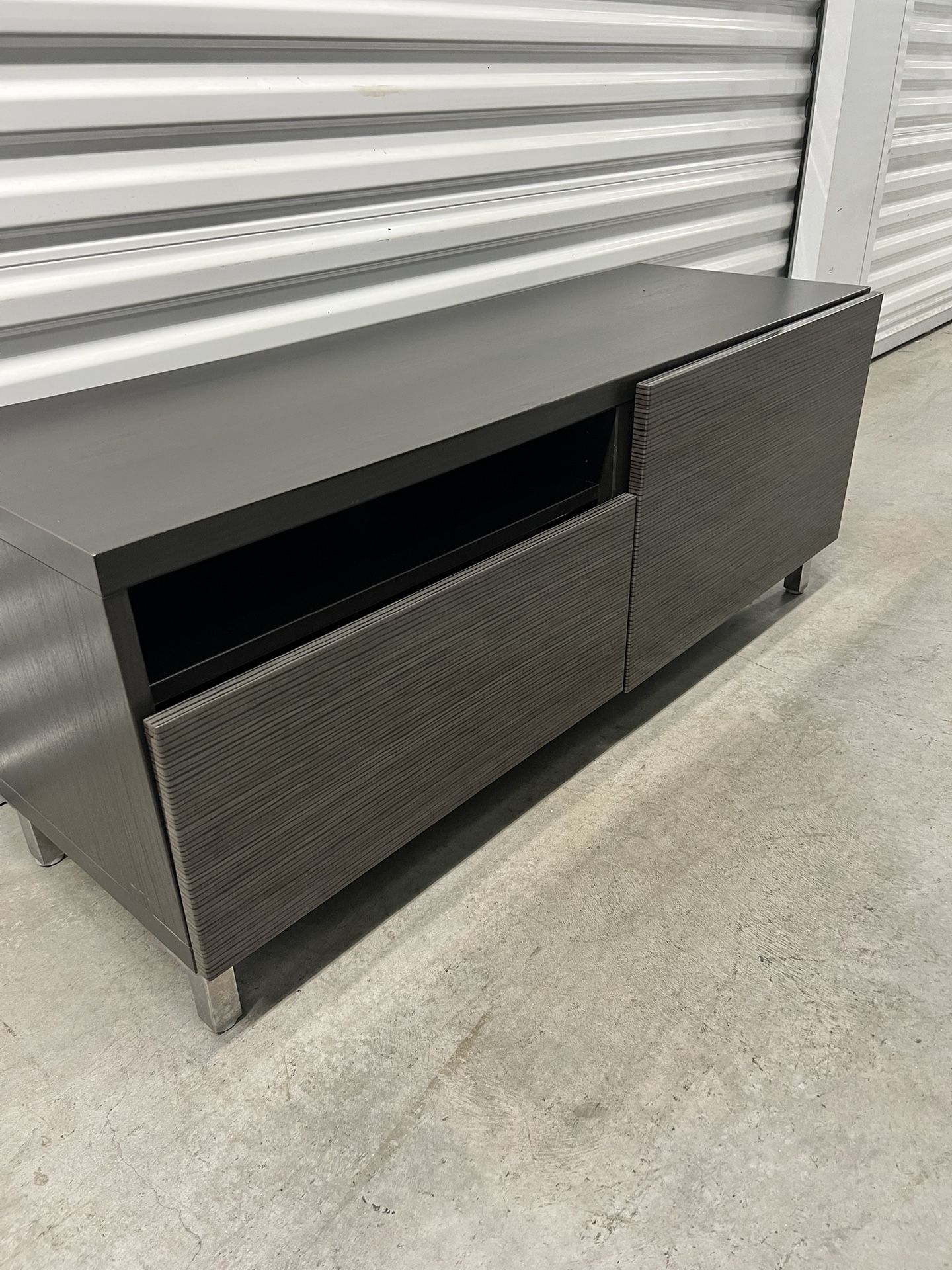 Like New Tv Stand / Delivery Available
