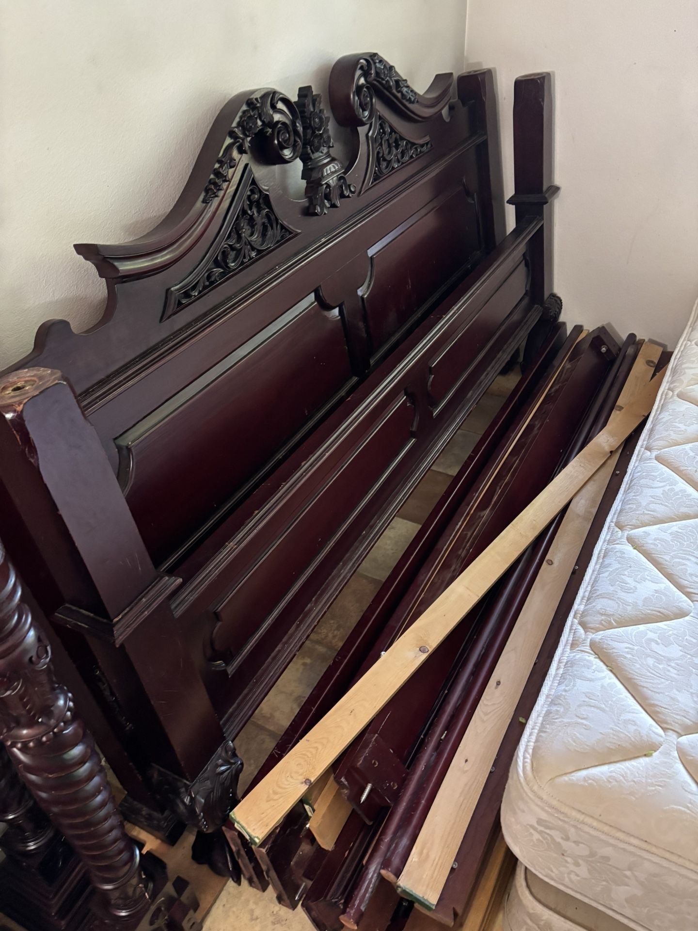 Four Post Bed Room Set With Dresser, Vanity, End Tables, Etc. 350$