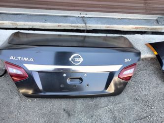 2016-2021 Nissan Altima complete trunk deck with lights and camera accessories OEM.