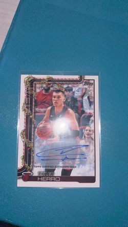 Tyler Herro 2025-26 Topps Holiday #H58 ON CARD AUTOGRAPH