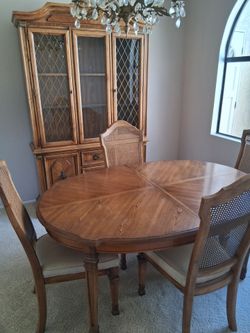 Dining room table & hutch