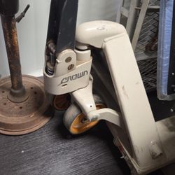 Crown Pallet Jacks