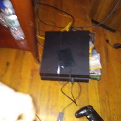 PS4 Perfect Condition With Extranl Hard drive And 2 Controller Few Game's 