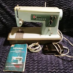 Vintage Singer Sewing Machine Works Perfectly