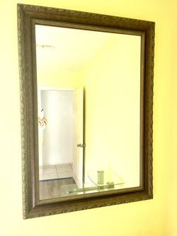 Elegant Decorative Mirror - Golden Frame 