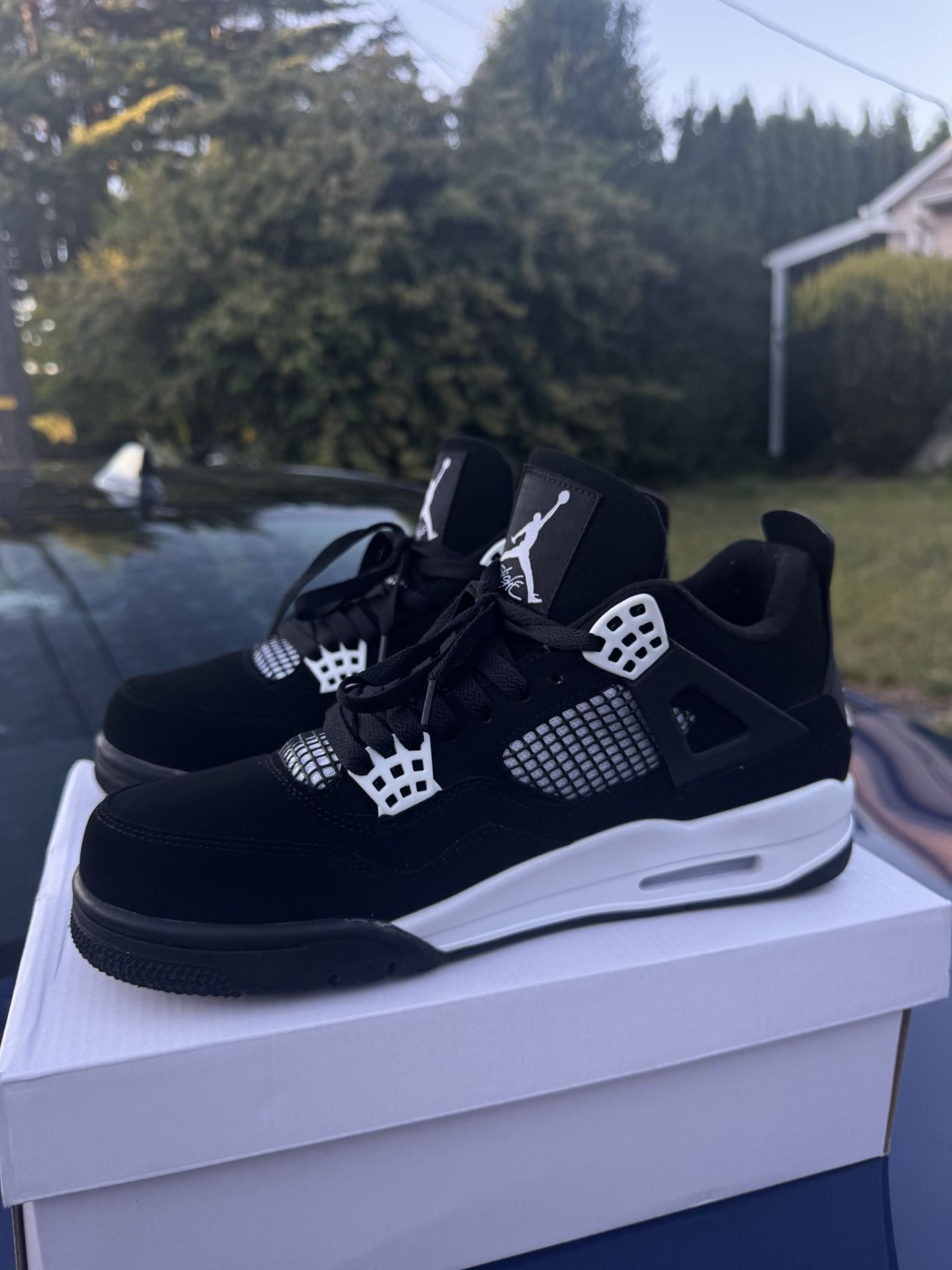 Jordan 4 White Thunder size 11