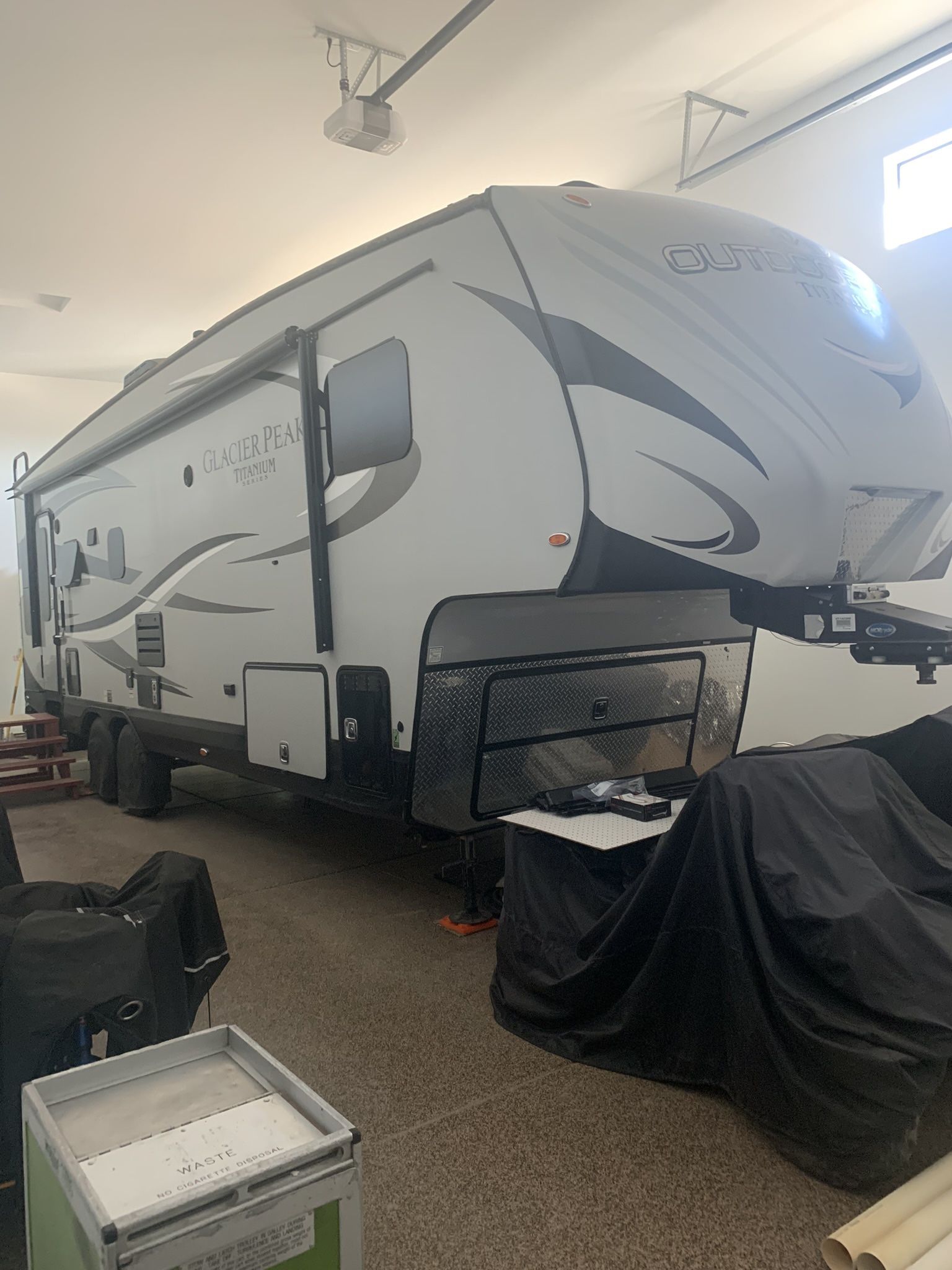 5th Wheel Trailer Four Seasons In RV Garage