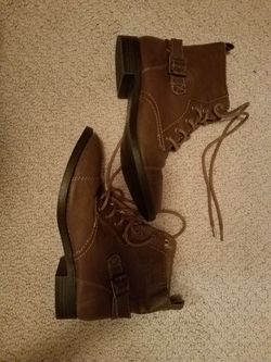 Beige boots size 6 woman teens girls