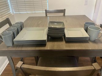 Plates set of 4