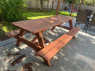 Picnic table
