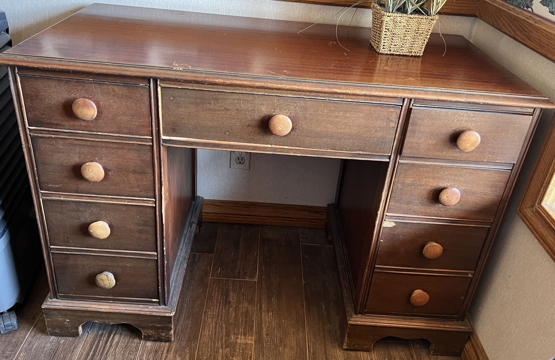 Desk Heavy Hardwood (small)