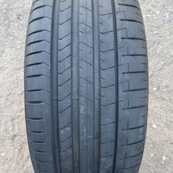 Pirelli 255/40/20  (1) Tire