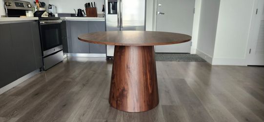 46" Round Pedestal Dining Table