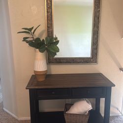 Entry Table With Mirror