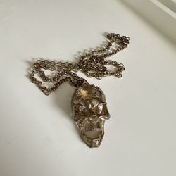 Skull design necklace