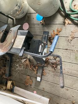Fifth wheel hitch