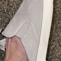NWT Old Navy Slip Ons Woman’s  Sz 9. READ BELOW