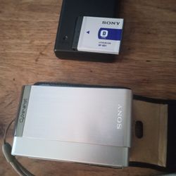 SONY POWERSHOT DSC-T90 TOUCH SCREEN SUPER STEADY DIGITAL CAMERA 3.0" LCD TOUCH 4X OPTICAL ZOOM 12.1 MPX + SD CARD SONY TESTED WORKING (SILVER)