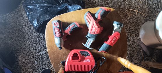 MILWAUKEE M12 COMBO TOOL KIT