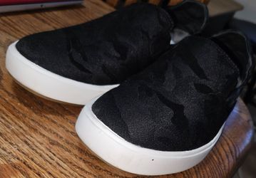 OluKai Men’s Slip-On Canvas Shoes – Black (Size 10.5) – Great Condition