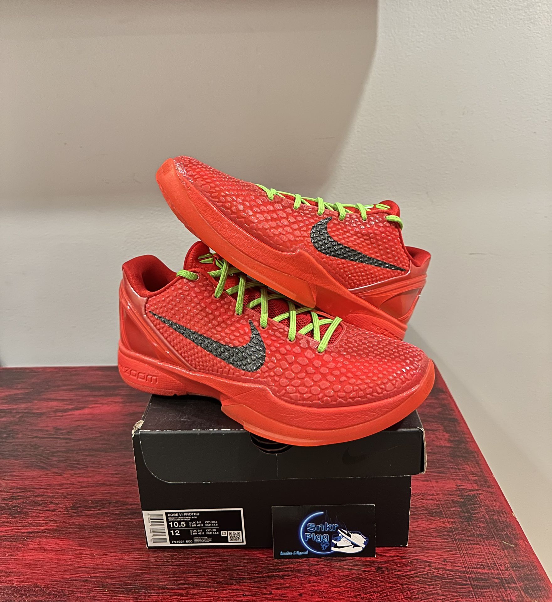 Reverse Grinch Kobe 6 Size 10.5
