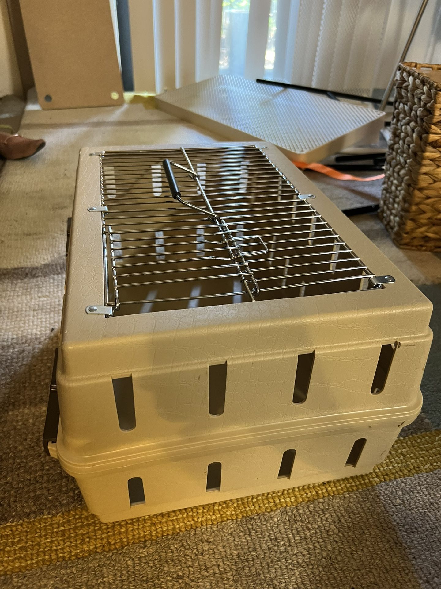 Pet Carrier / Dog Kennel 