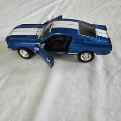 1:24 Scale Die-cast 1968 Shelby GT-500KR