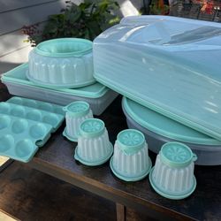 Tupperware Container Set 