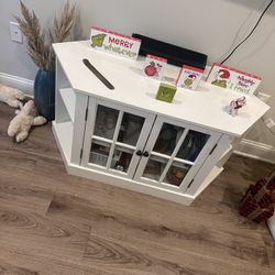 Tv Stand / Entertainment Center