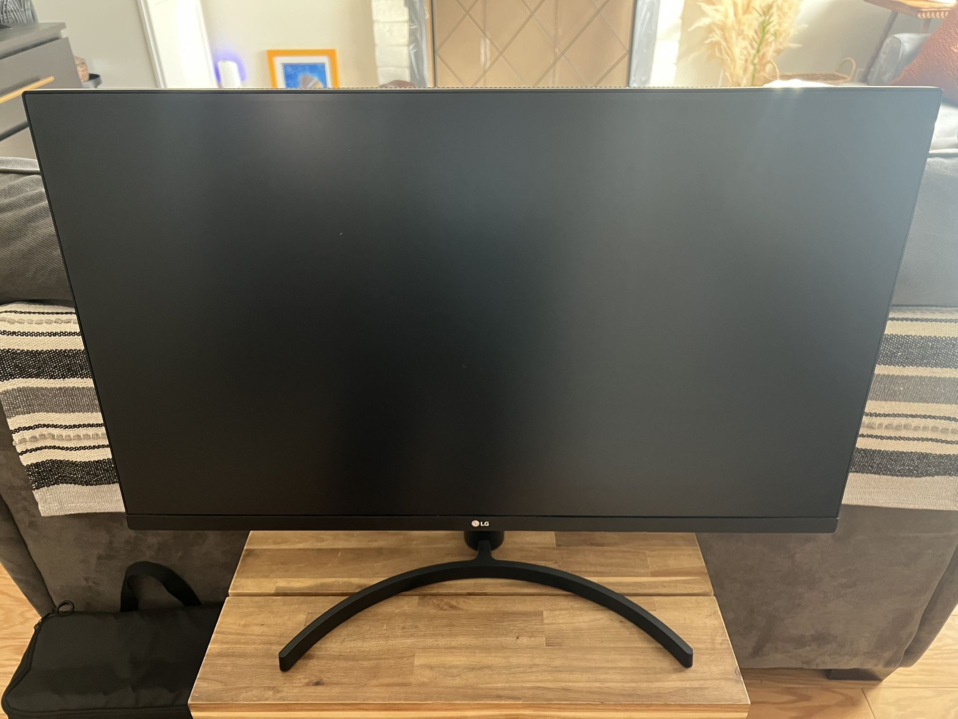 LG 32" QHD 1440P IPS HDR10 Monitor with FreeSync