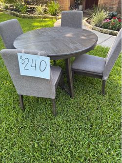 Available Table & chairs (map 1st plz)