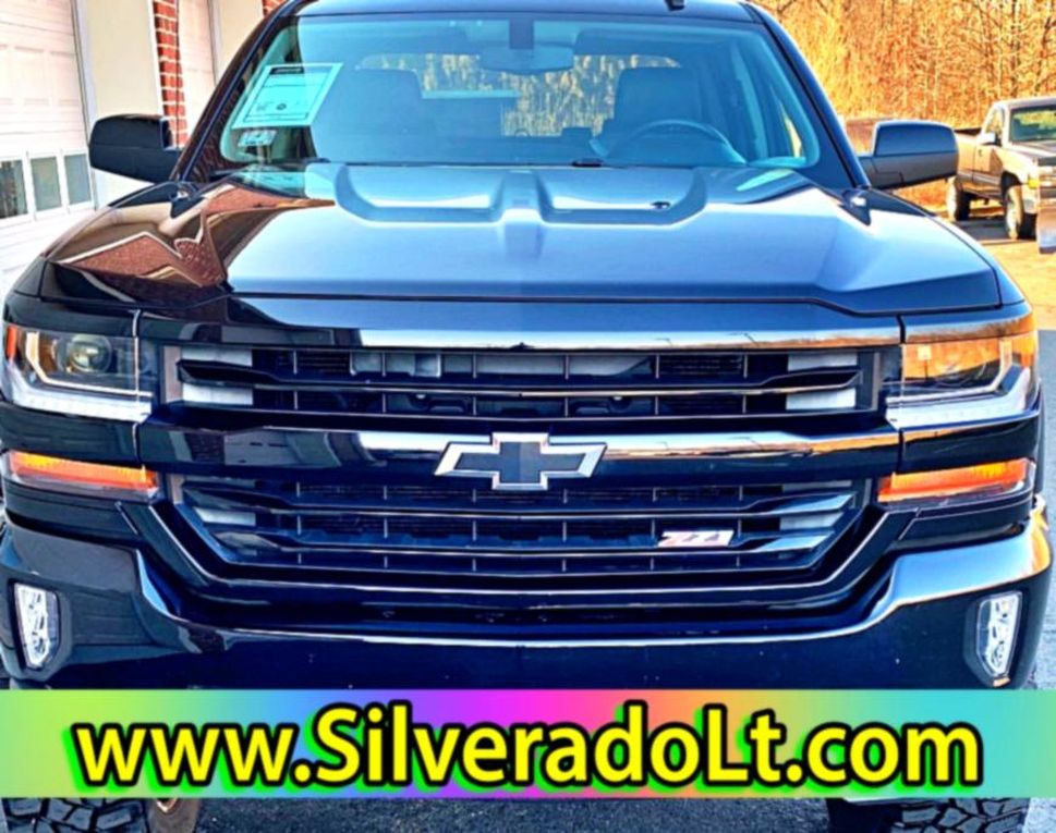 Clean title in hand 2O16 Chevy Silverado LT MUST SEE!