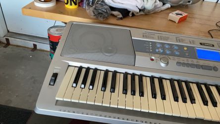 Yamaha DGX 200 Electronic Keyboard