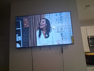(2) 55 inch roku tv
