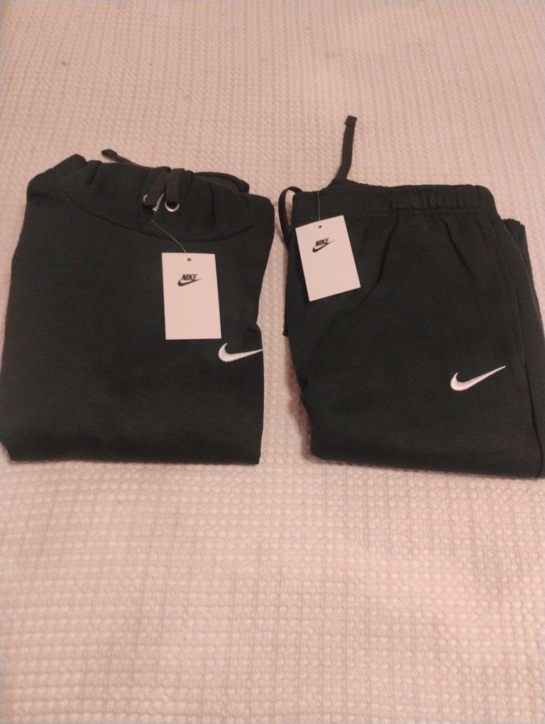 🔥 Men Nike Suit Set-Green-Black-Red-NEW/ Nike Socks 